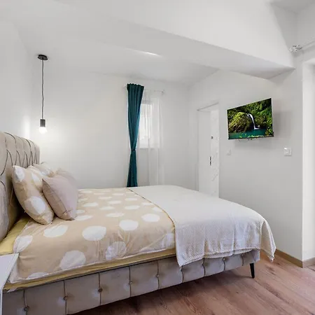 House Seaside Magnolias Pirovac