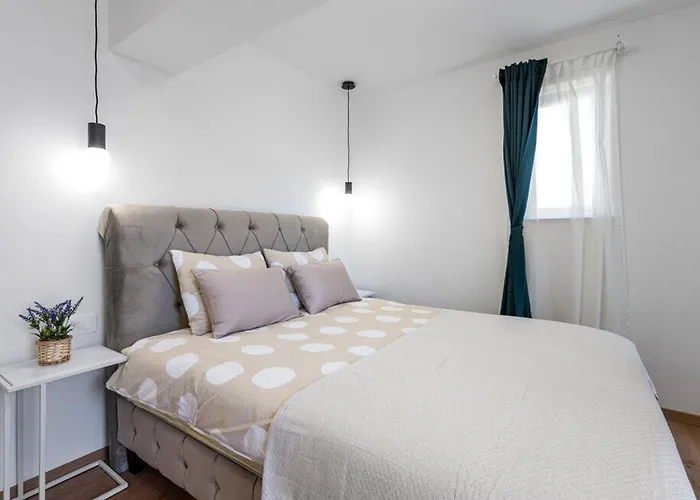 Vakantiehuis House Seaside Magnolias Pirovac