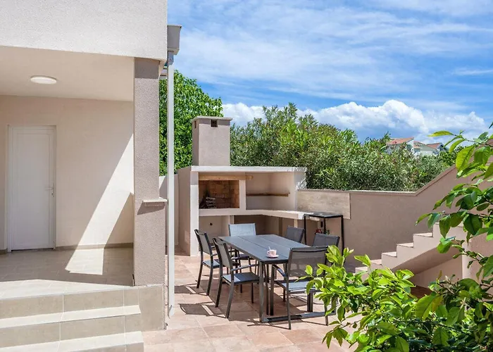 House Seaside Magnolias Pirovac