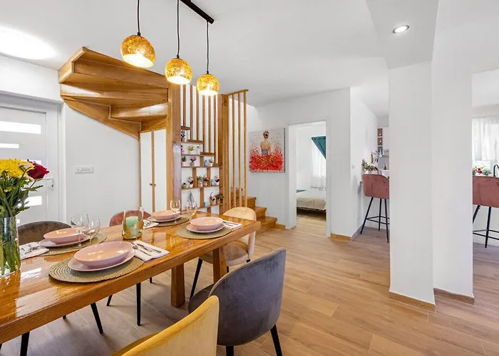 House Seaside Magnolias Vakantiehuis Pirovac